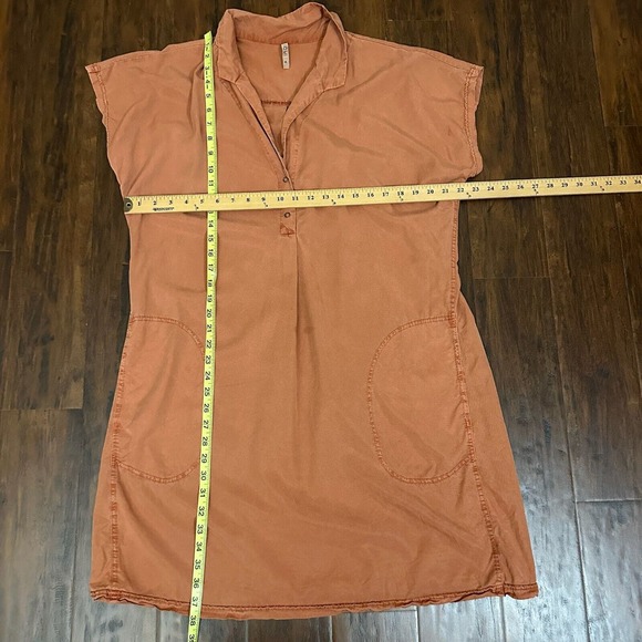 XCVI Short Sleeve Wearable Shift Dress Collared in Rust - Picture 9 of 9